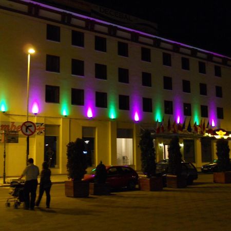 באקאו Hotel Bistrita מראה חיצוני תמונה