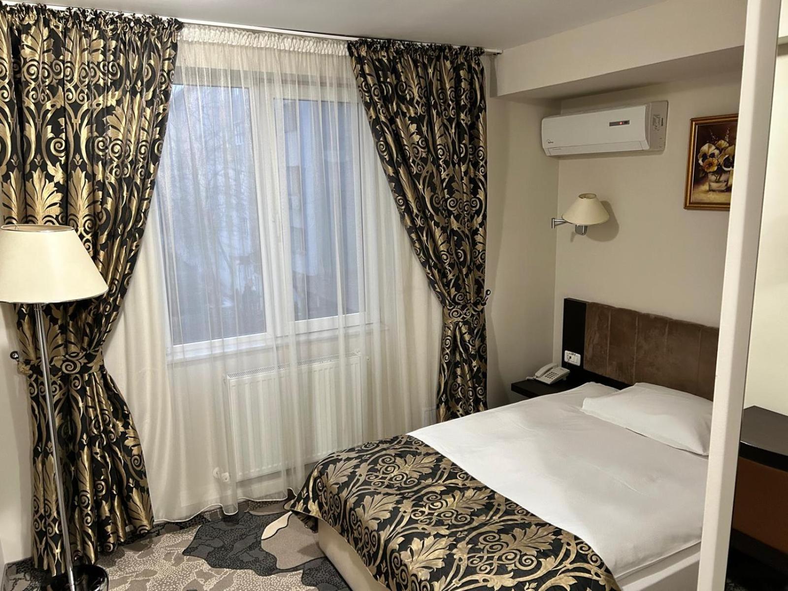 באקאו Hotel Bistrita מראה חיצוני תמונה