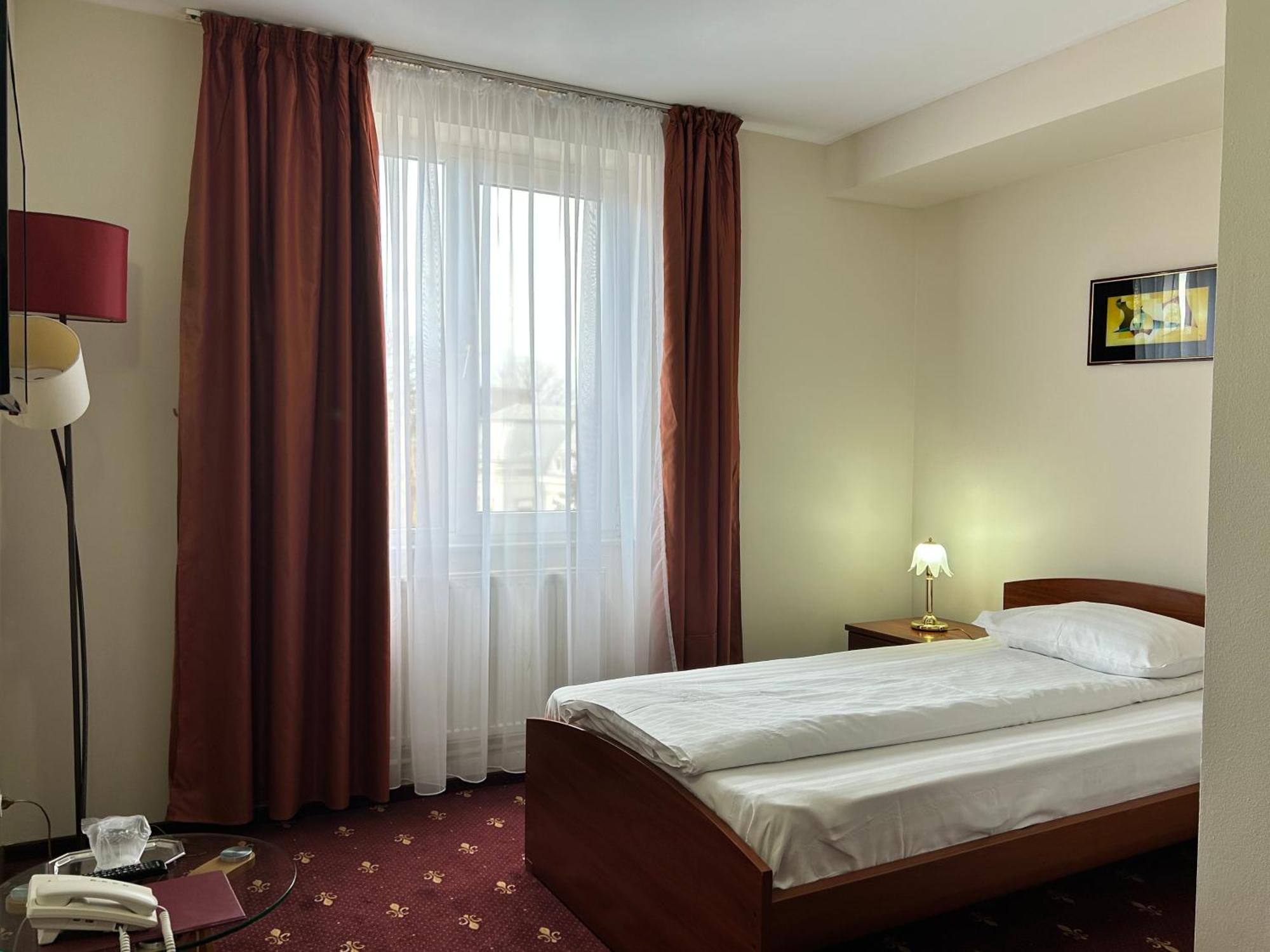 באקאו Hotel Bistrita מראה חיצוני תמונה
